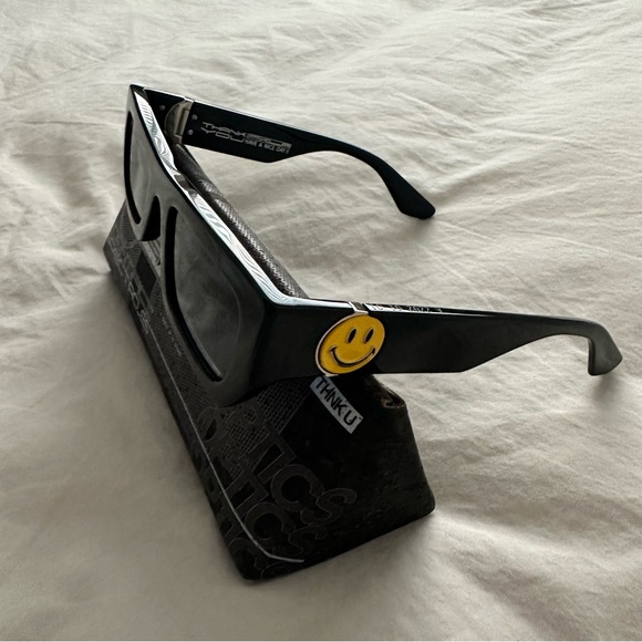 SMILEY® X MARKET SUNGLASSES - Picture 7 of 8